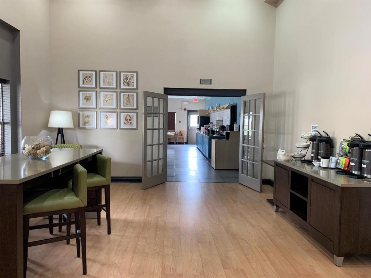 Hotel Country & By Radisson, Clarksville, Tn