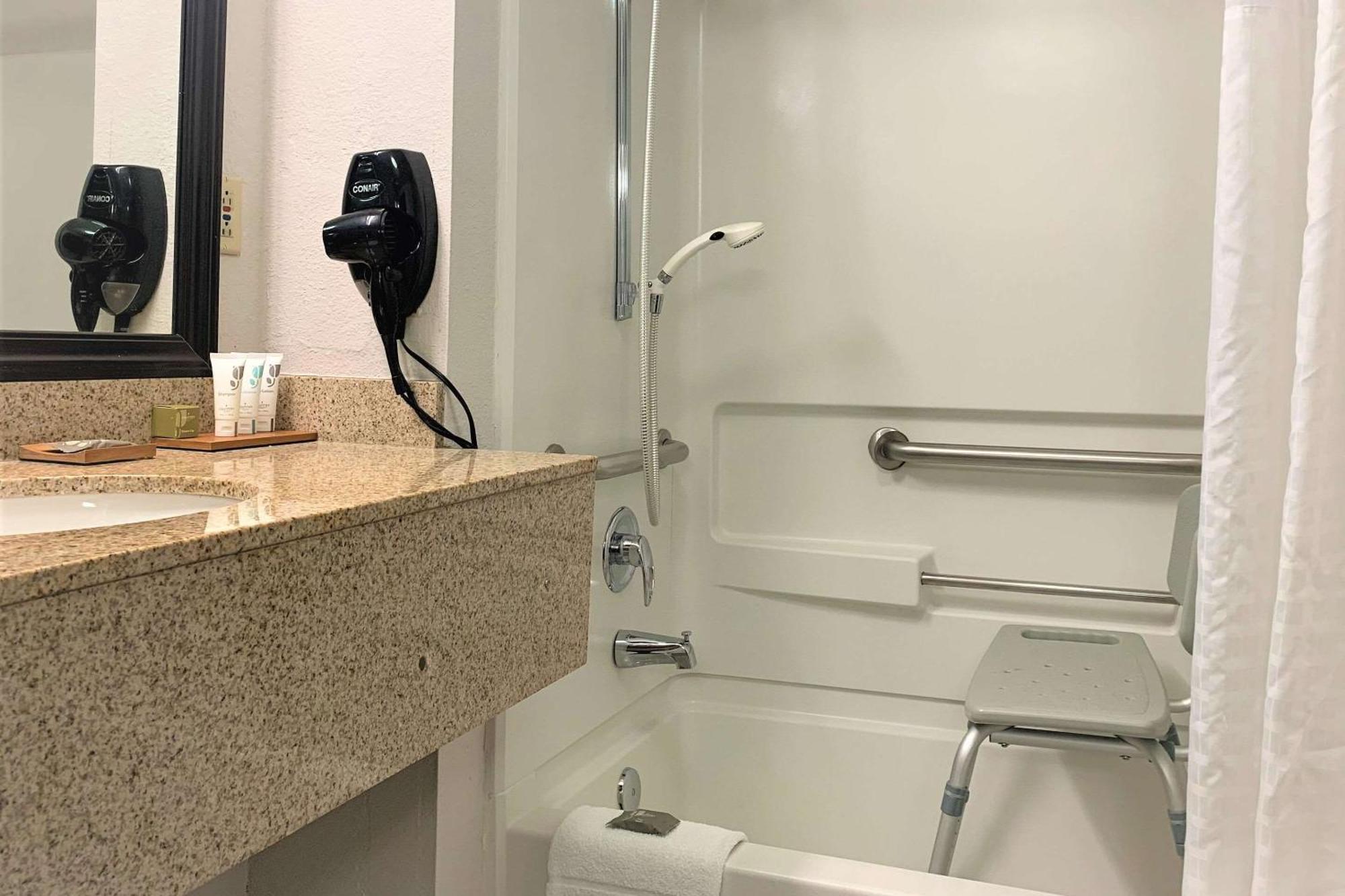 Country & By Radisson, Clarksville, Tn 3* Clarksville